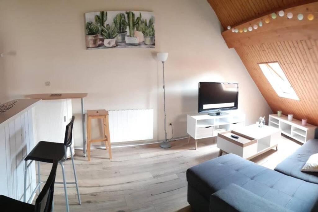 Duplex Au Centre Ville, Dans Cour Interieure Calme Доль Екстер'єр фото